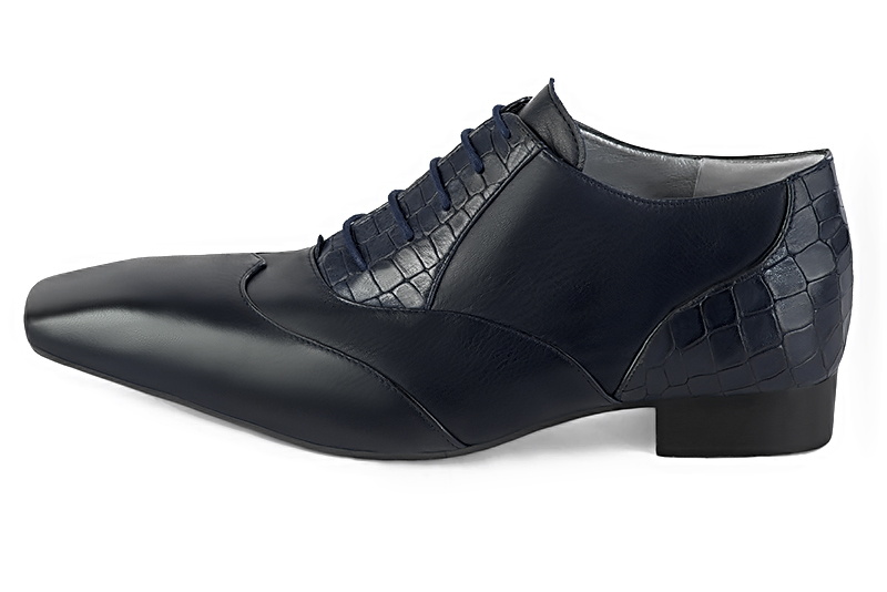 Navy blue lace-up dress shoes for men. Square toe. Flat leather soles. Profile view - Florence KOOIJMAN